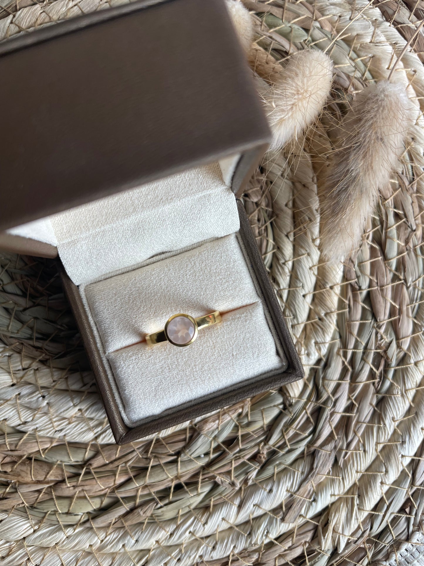 Rosenquarz Ring vergoldet, Größe 54