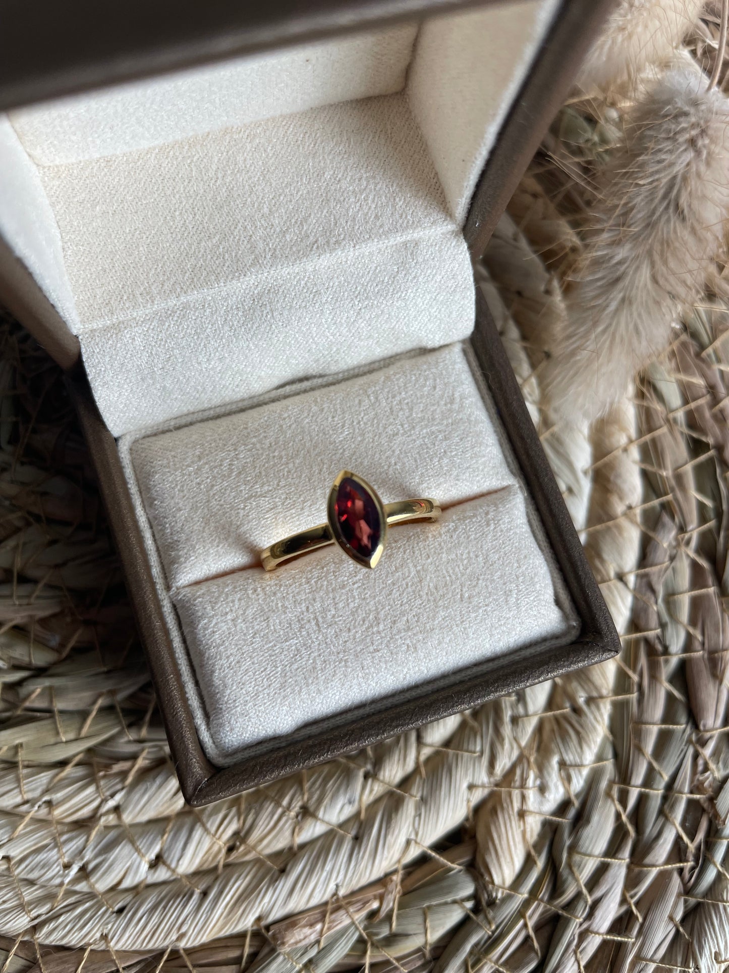 Granat Ring vergoldet, Größe 58