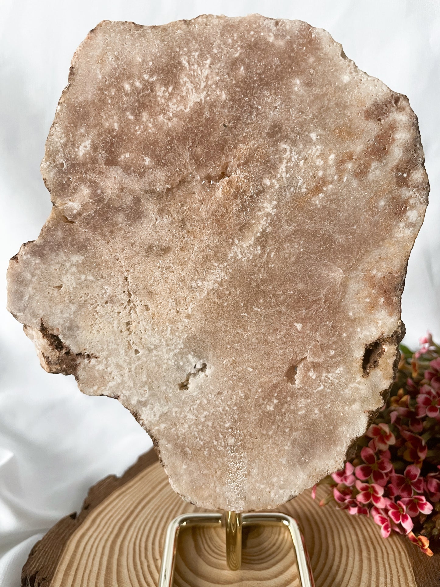 Pink Amethyst auf goldenem Metallständer Nr. 7