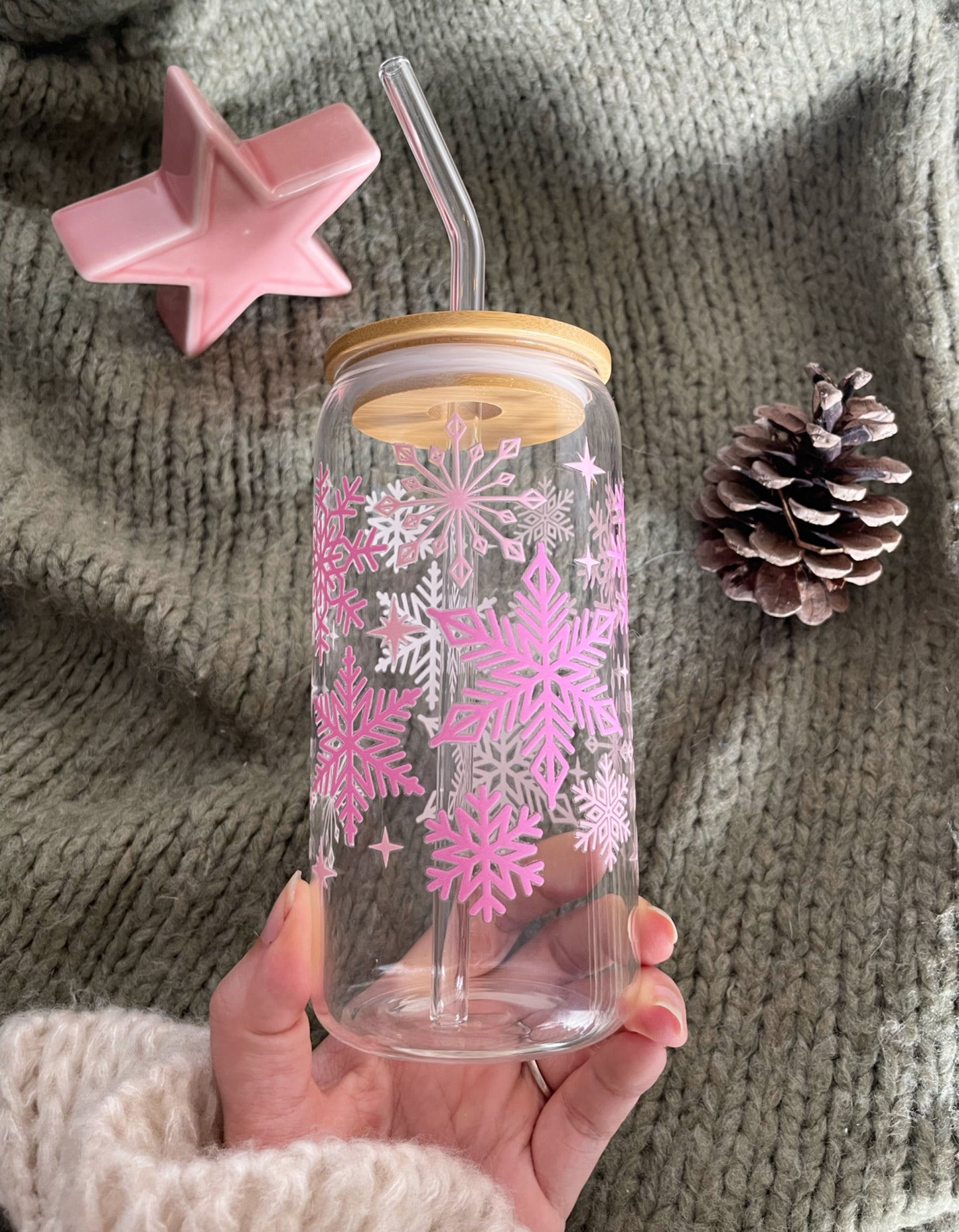 Glas mit Deckel und Strohhalm - Schneeflocke rosa