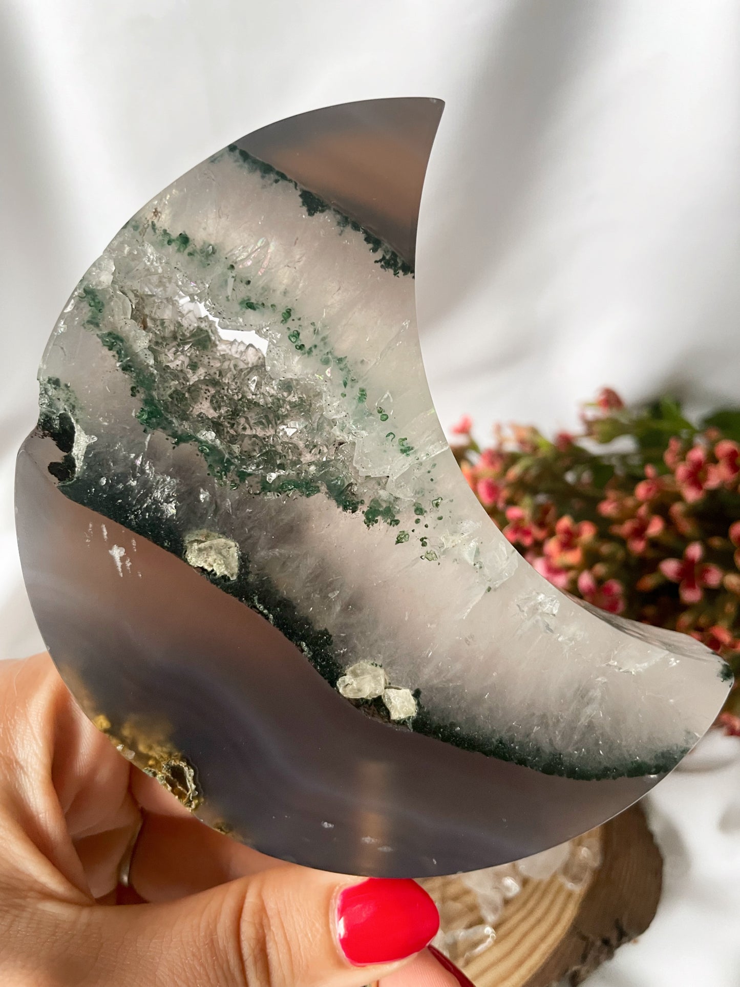 Achat Druzy Mond auf goldenem Metallständer AD73