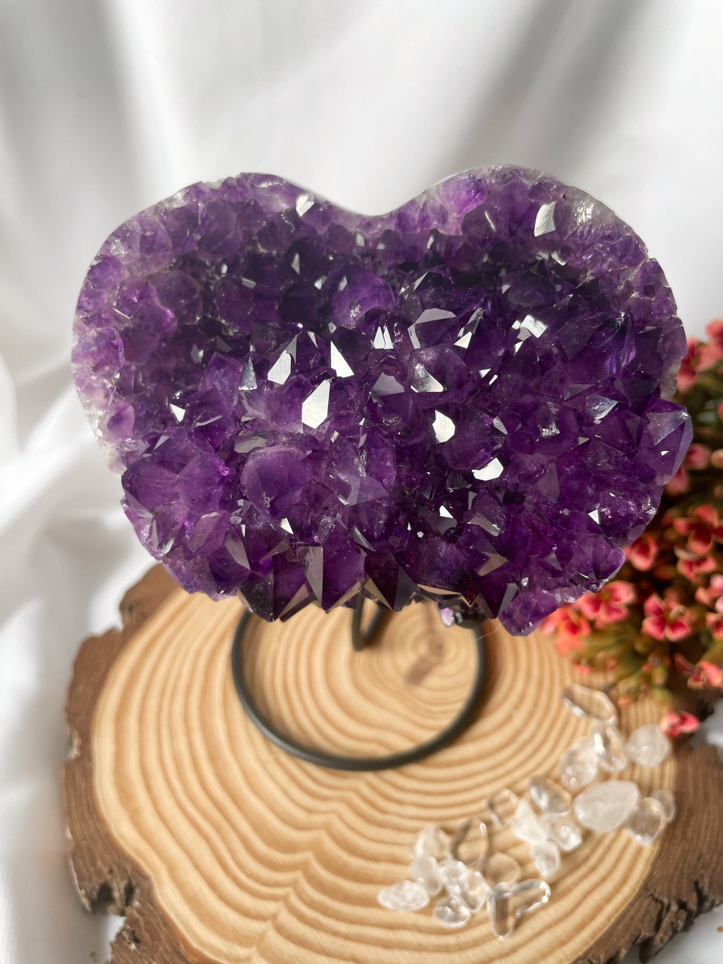 Amethyst Druzy Herz auf Metallständer AS114
