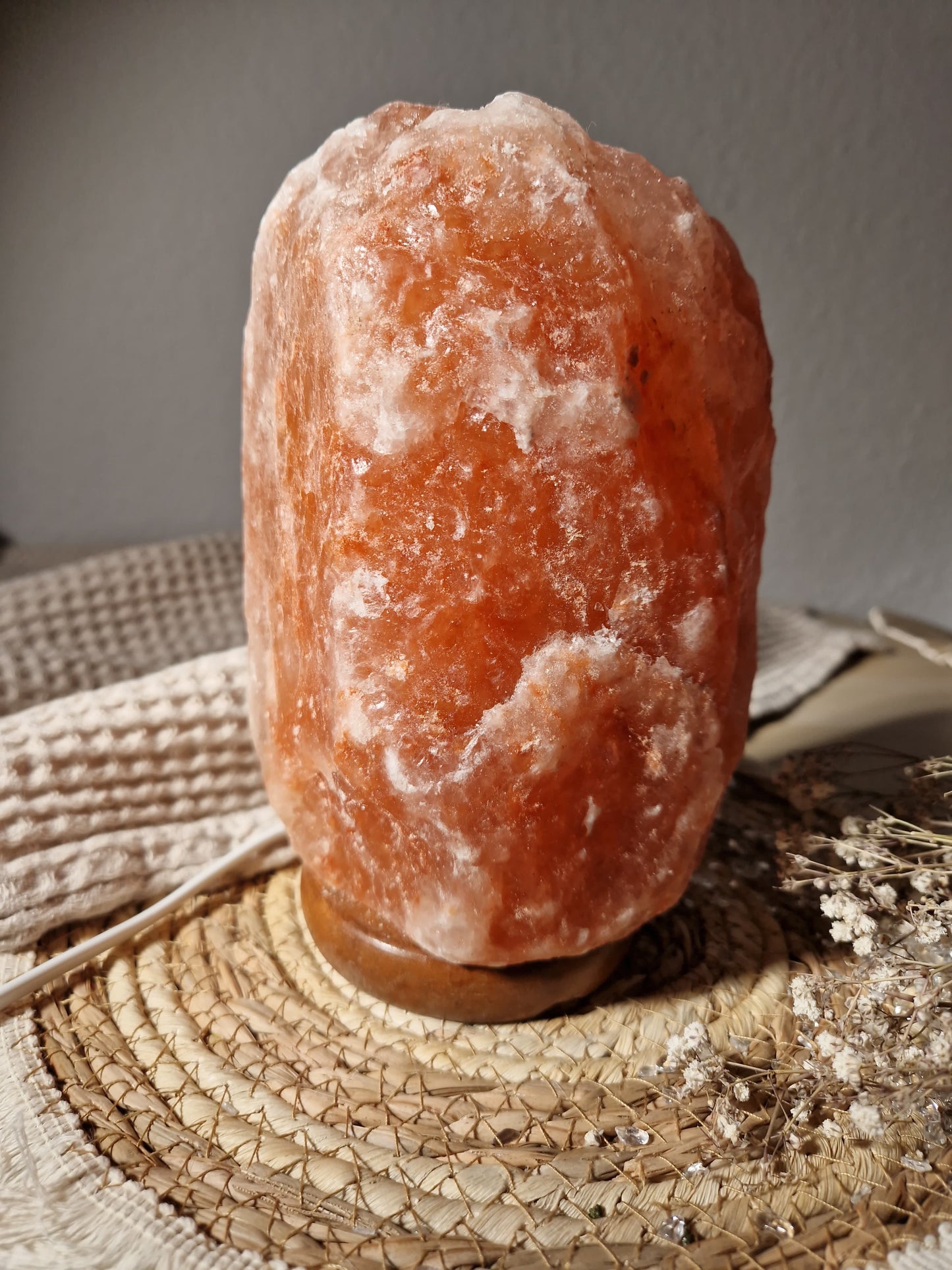 Salzkristall Lampe auf Holzsockel Nr. 1