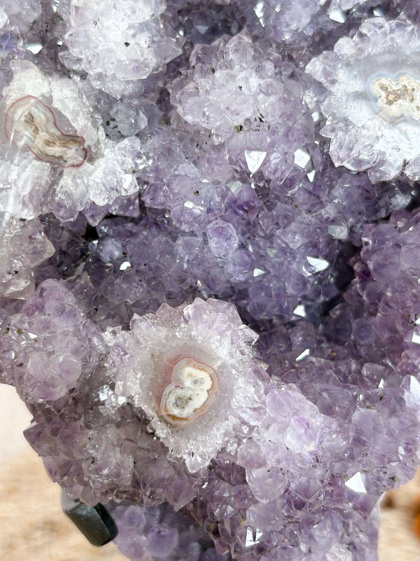 XL Amethyst mit Stalaktiten aus Uruguay auf Ständer