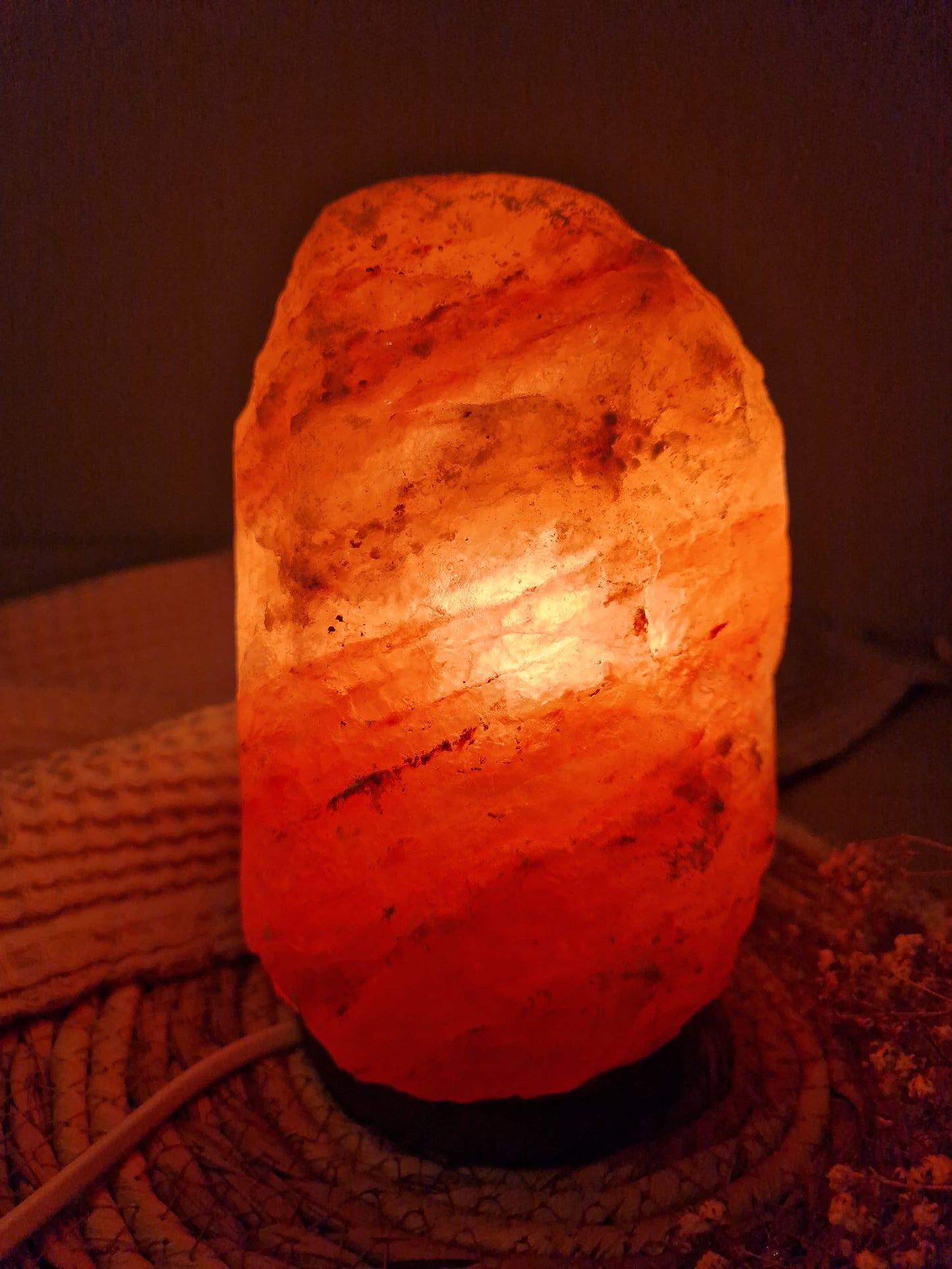 Salzkristall Lampe auf Holzsockel Nr. 2