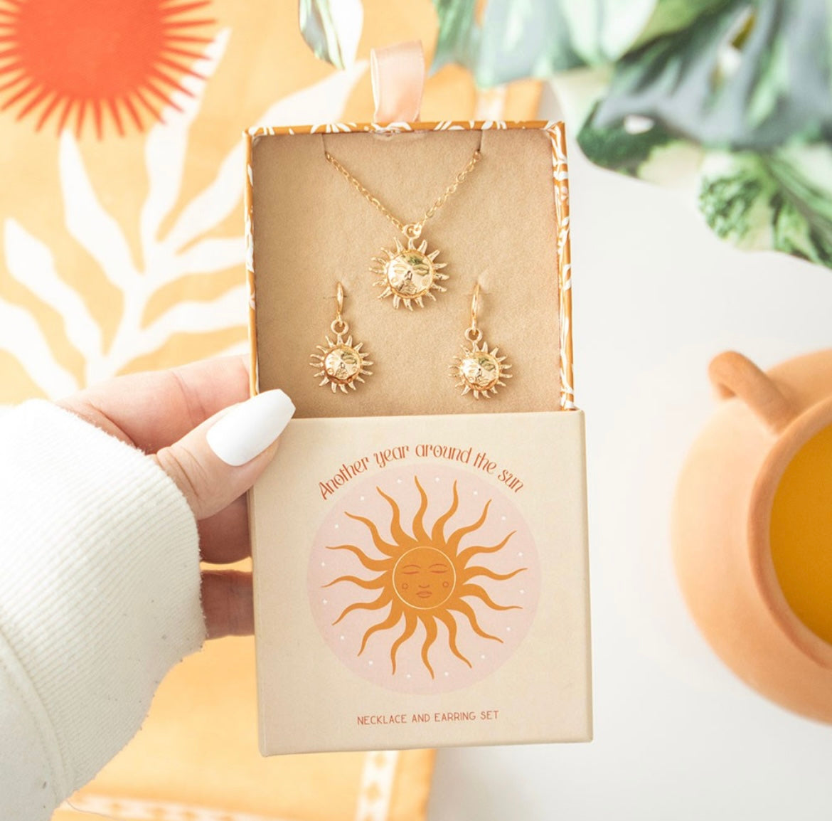 Ohrring- und Ketten-Set mit Sonnen-Motiv ☀️