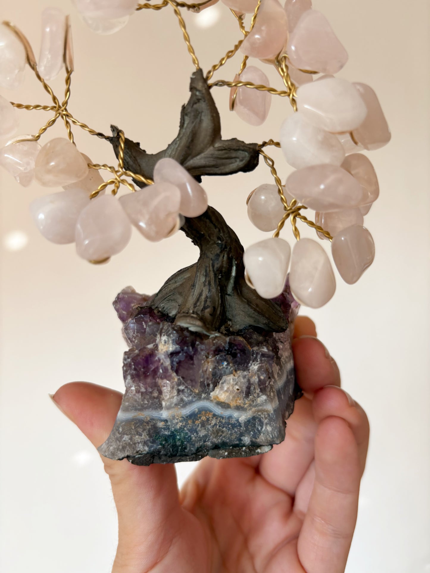 Edelsteinbäumchen Nr. 3 - Rosenquarz auf Amethyst mit Achat