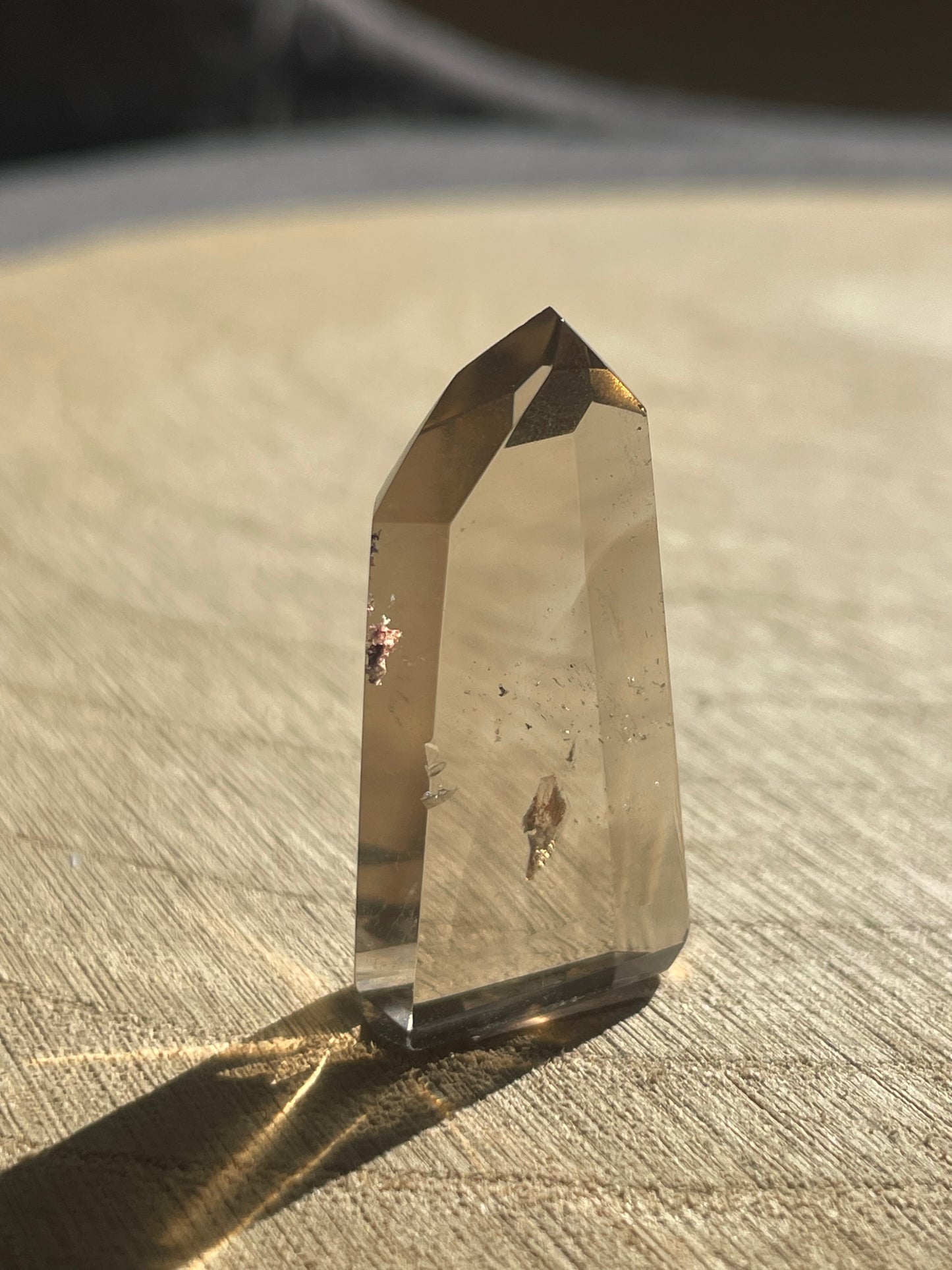 Mini Citrin Spitze mit Gartenquarz D6