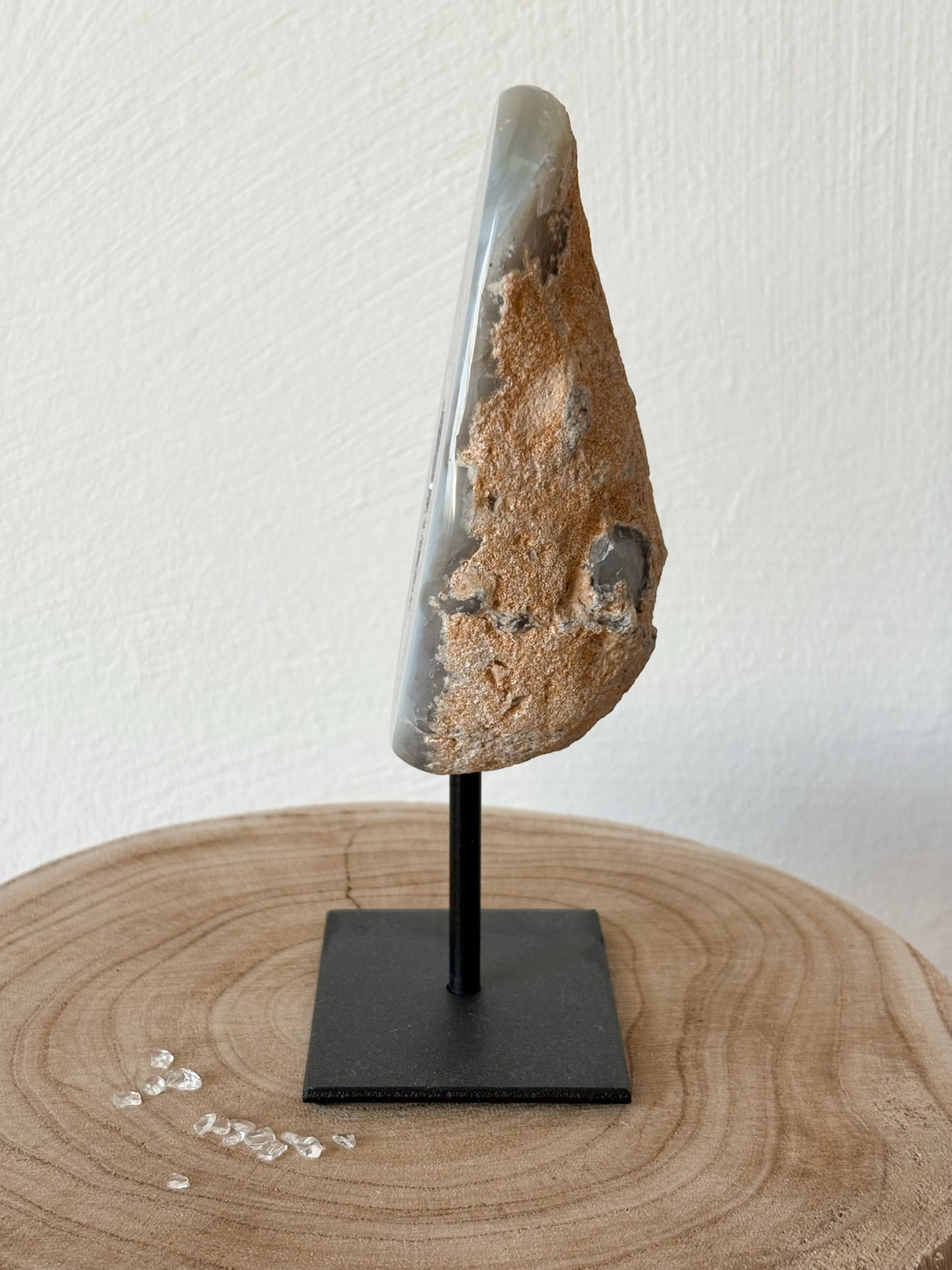 Achat mit lila Amethystdruse auf Metallständer AH42