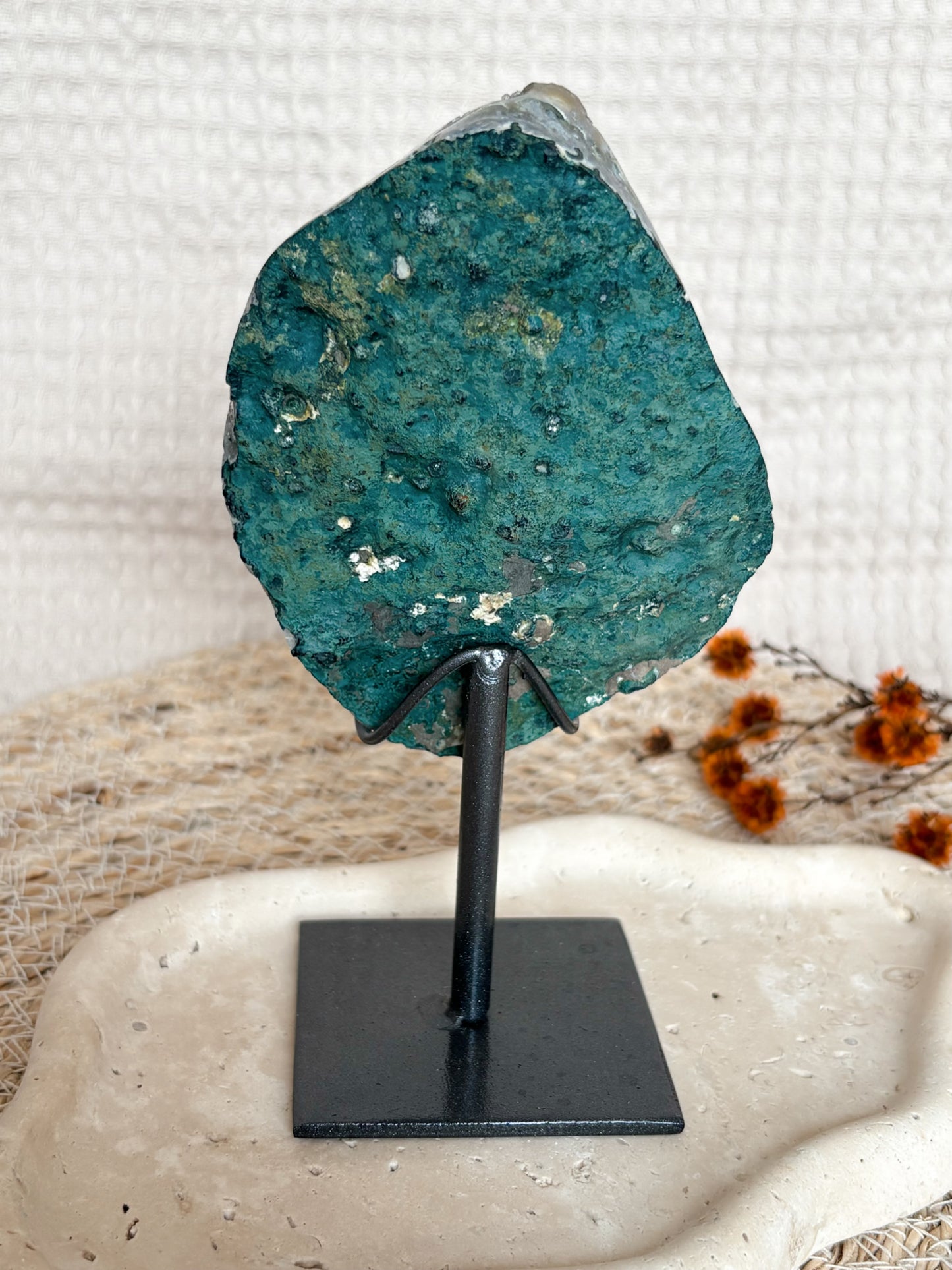 Amethyst mit Moosachat aus Uruguay auf Ständer