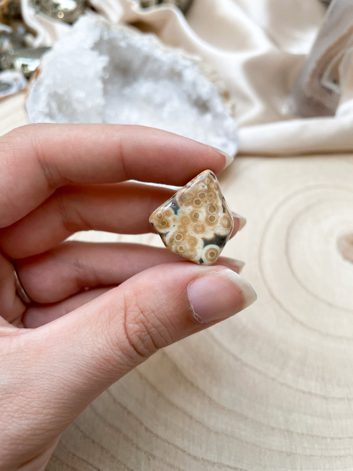 Old Stock Ozean Jaspis Trommelstein