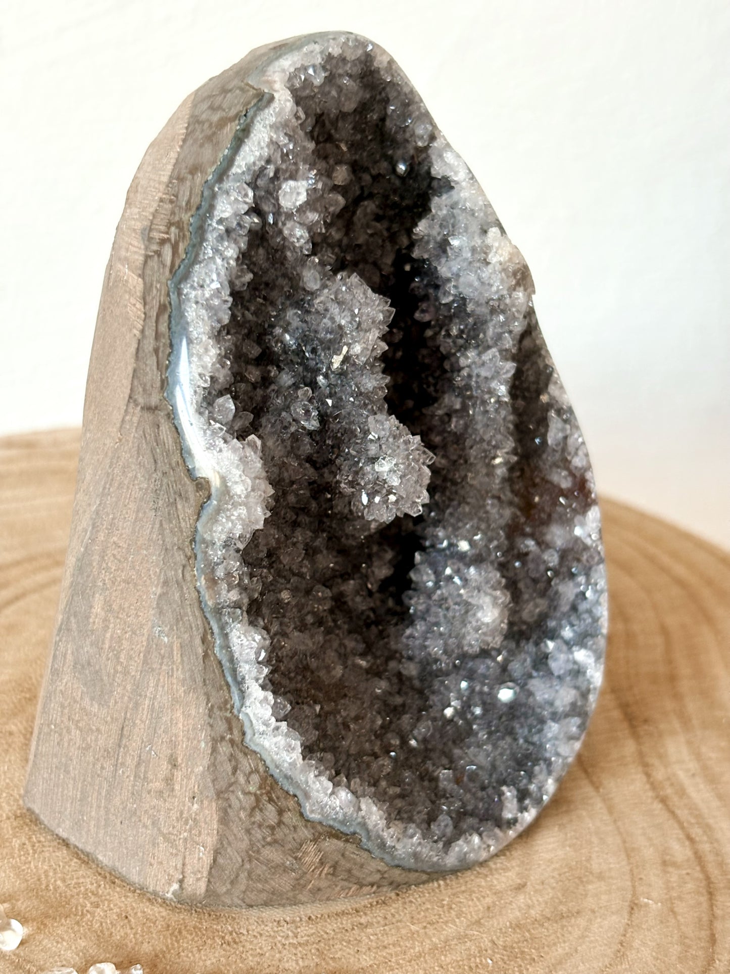 Schwarze Amethyst Freiform A75