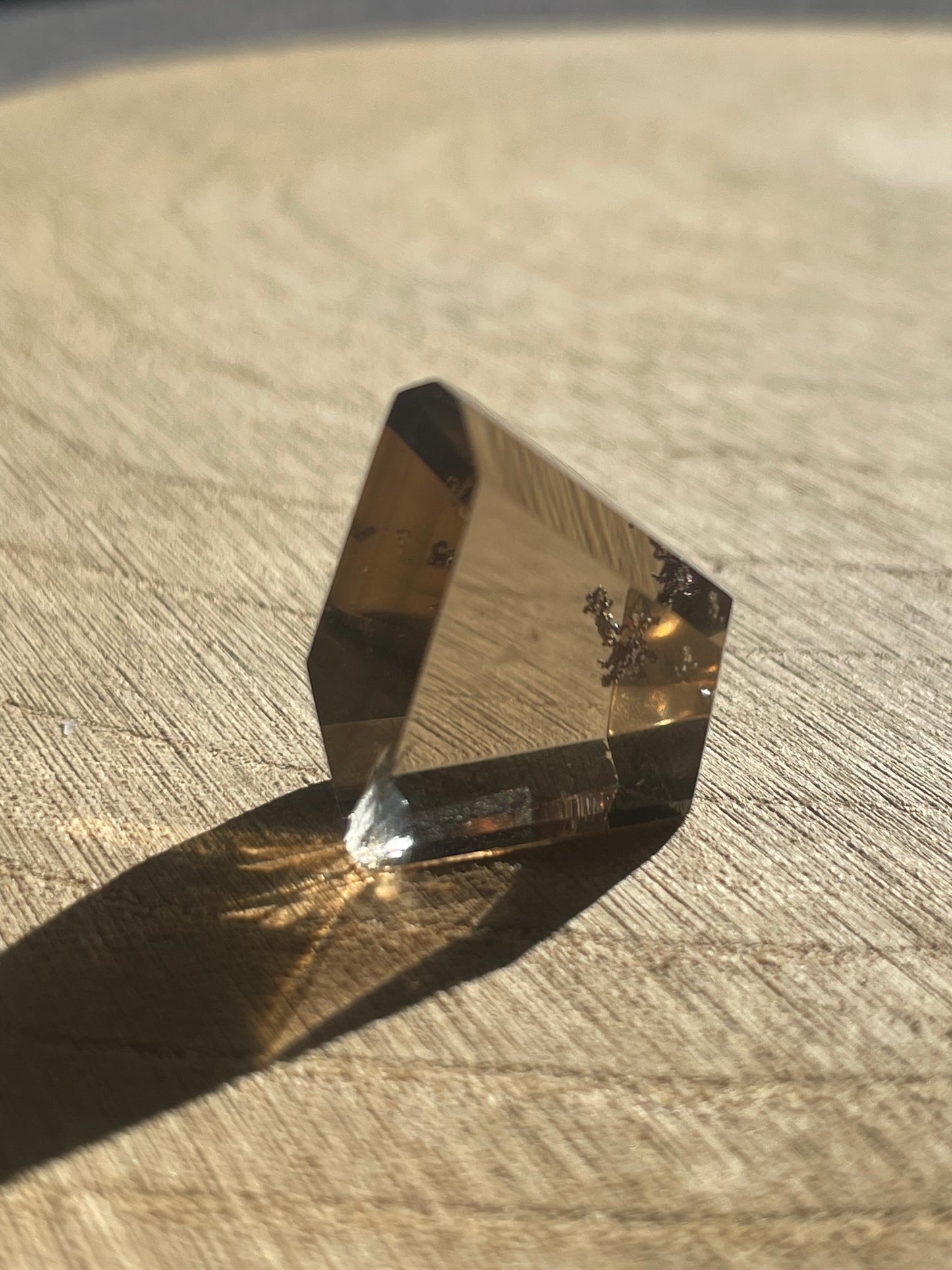 Mini Citrin Spitze mit Gartenquarz C8