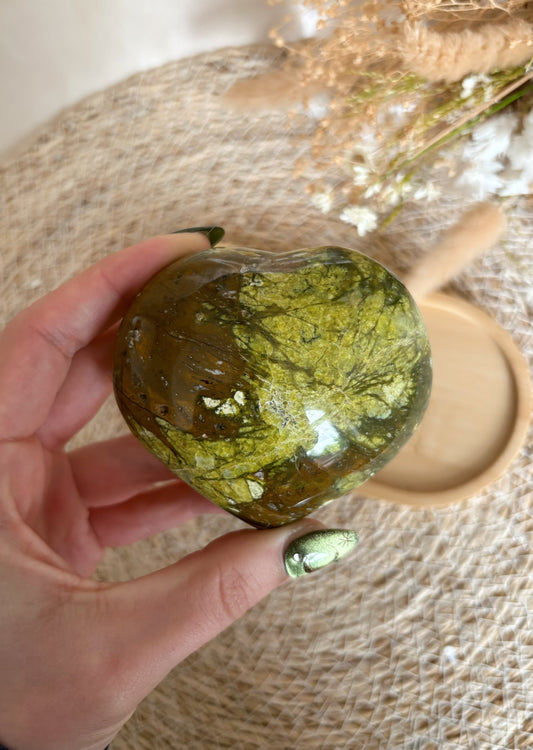 Grünes Opal Herz