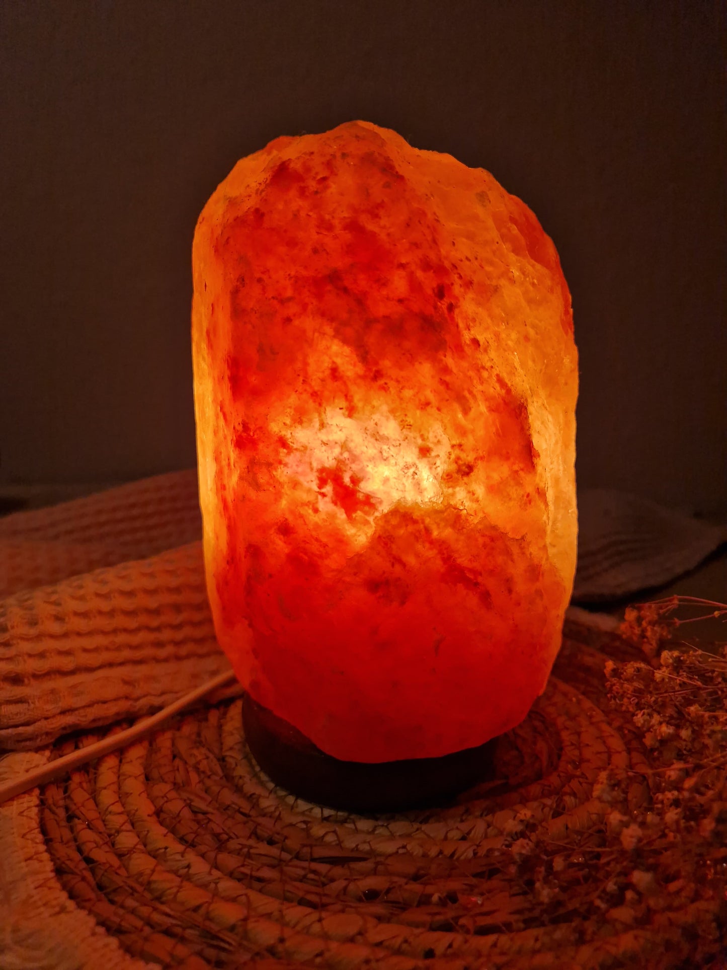 Salzkristall Lampe auf Holzsockel Nr. 1