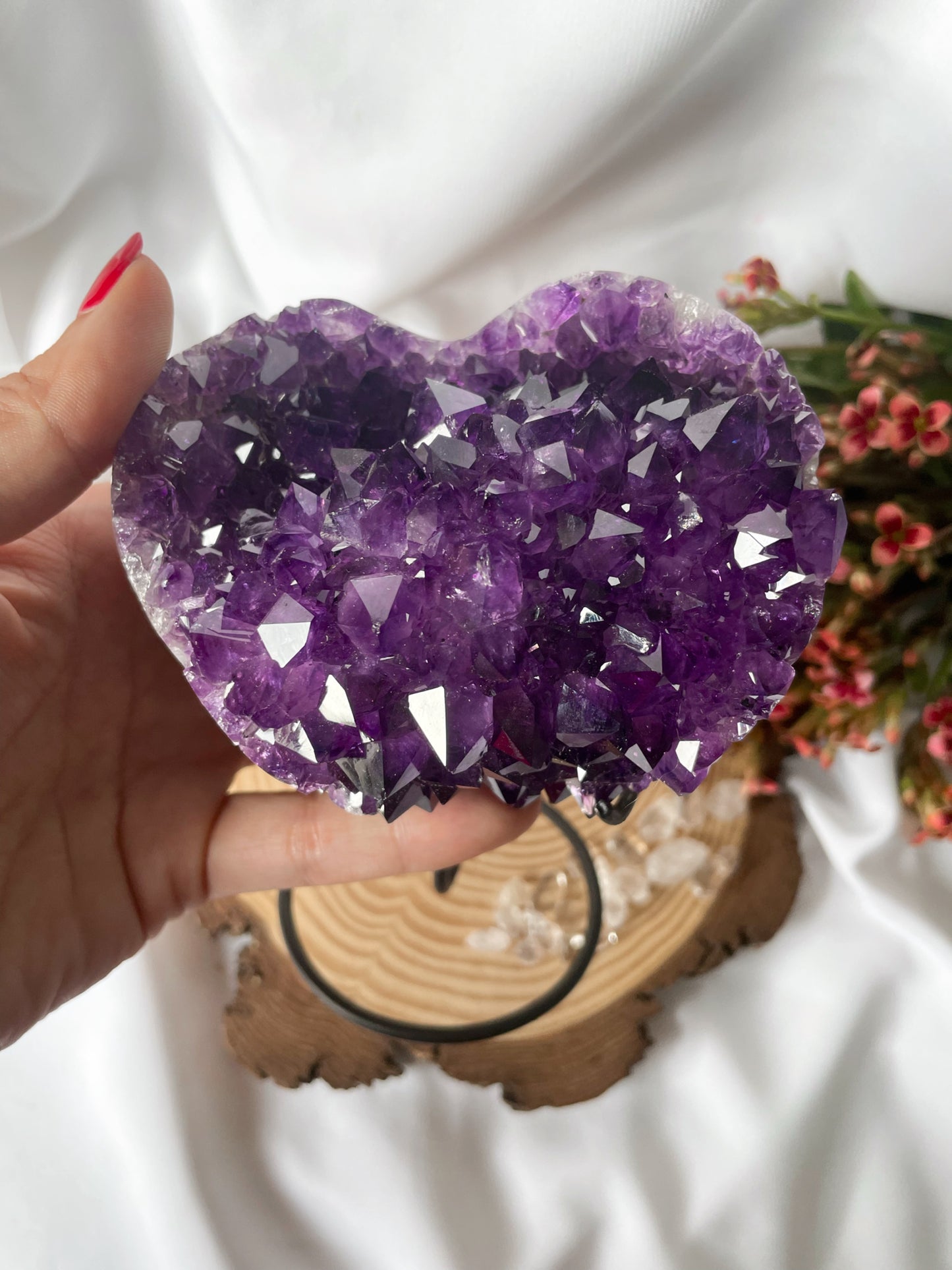 Amethyst Druzy Herz auf Metallständer AS114