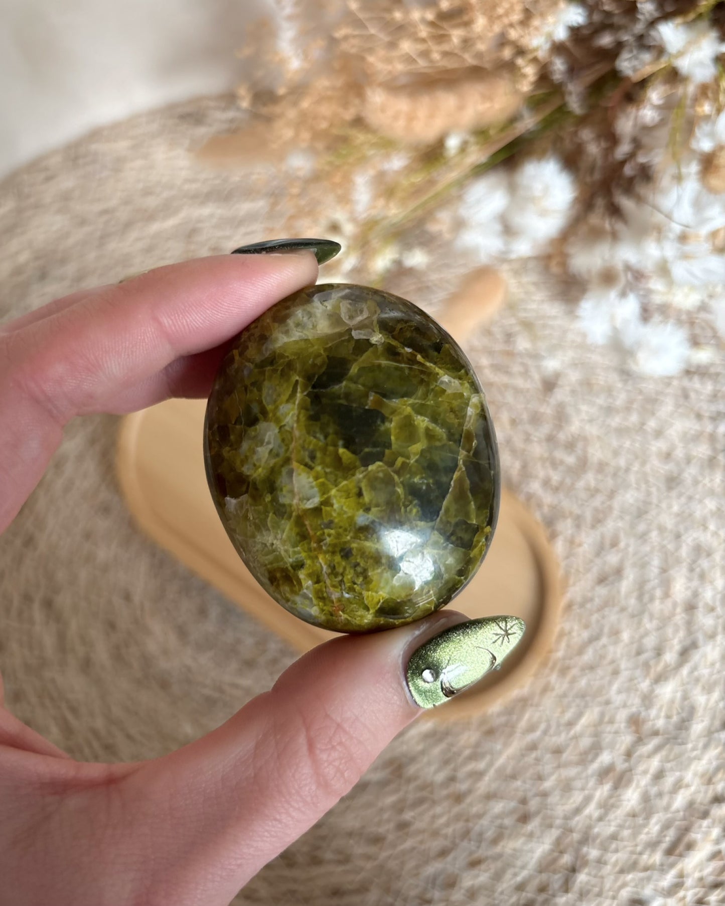 Grüne Opal Handsteine [D-F]