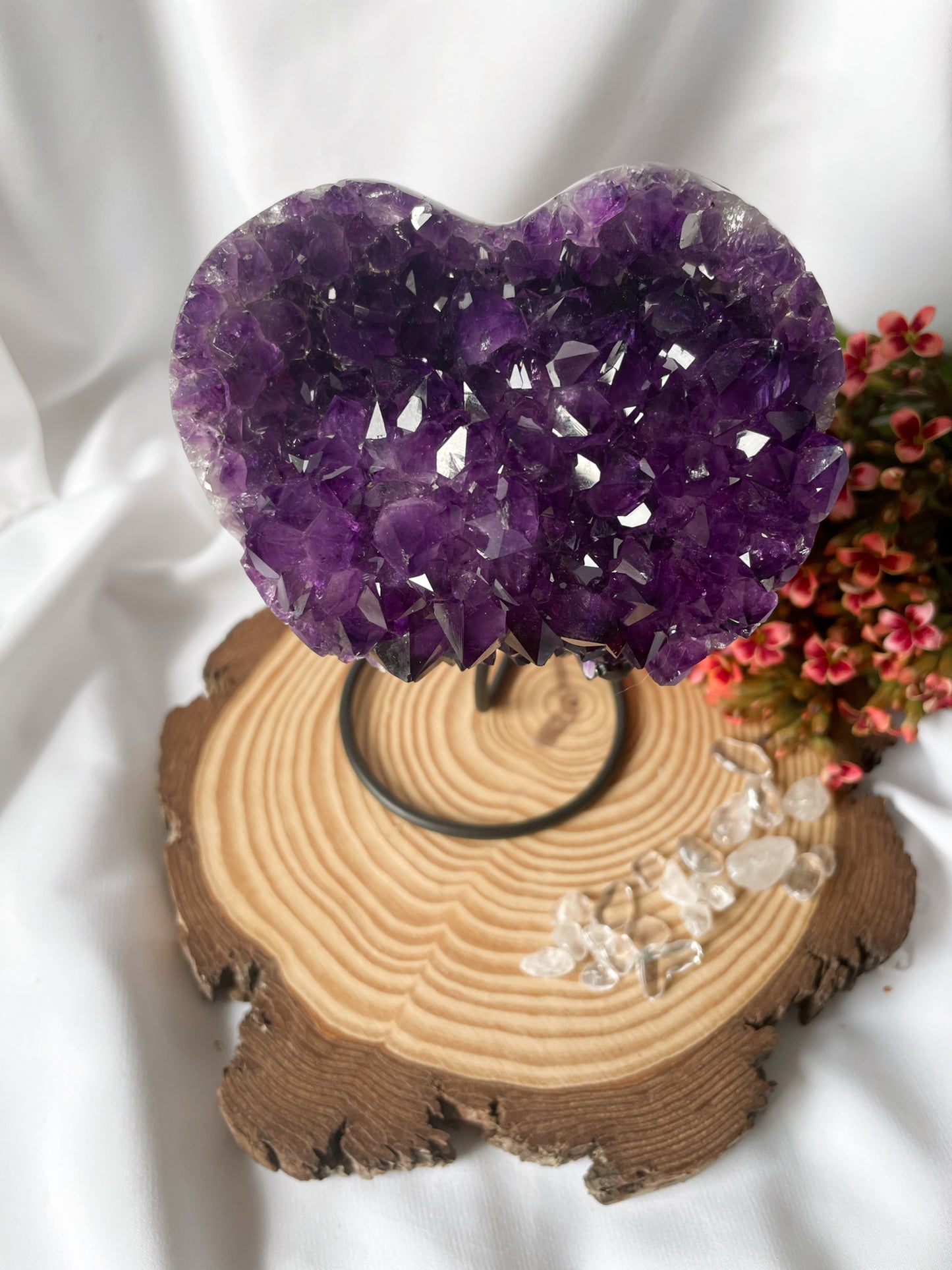 Amethyst Druzy Herz auf Metallständer AS114