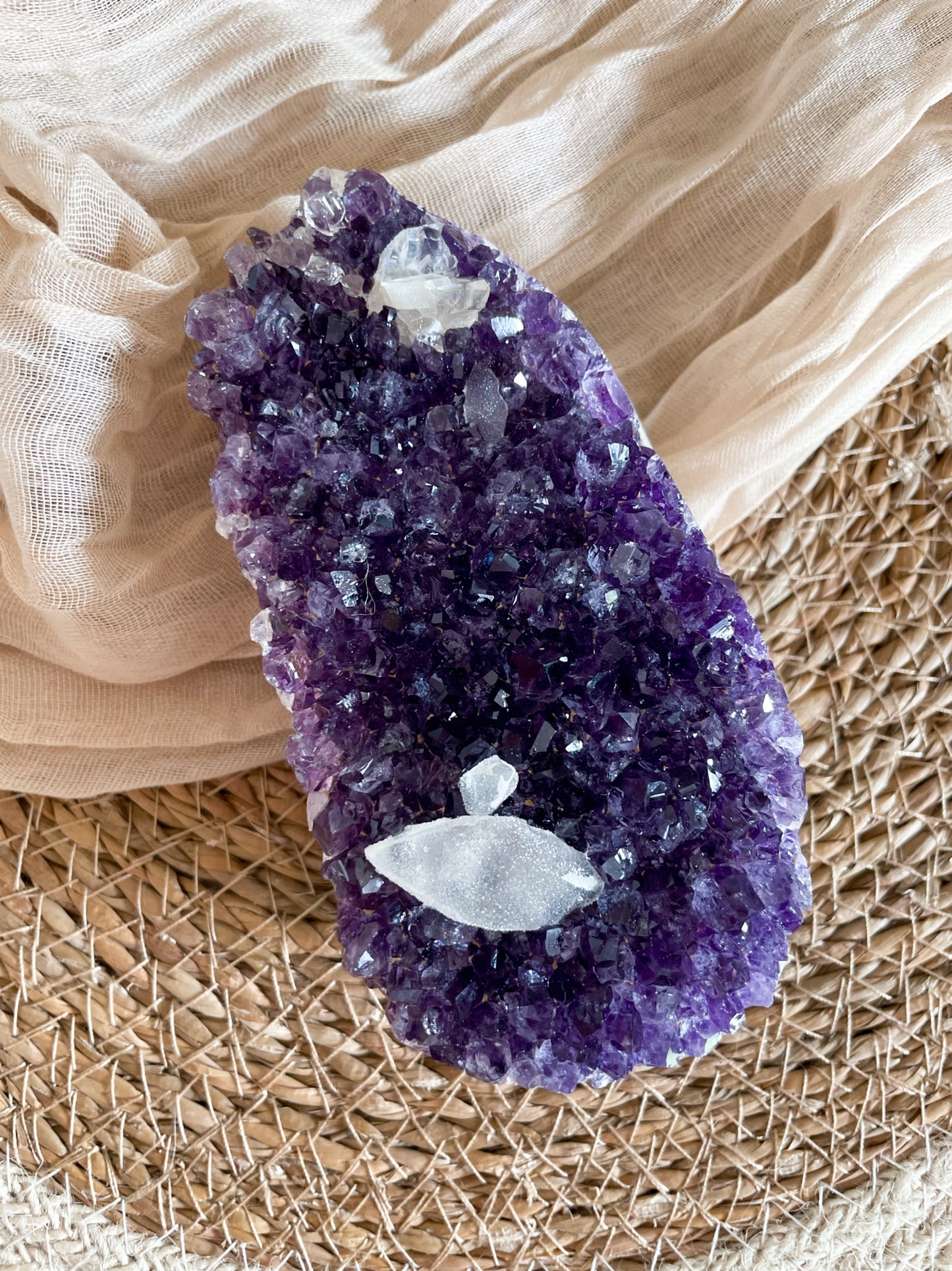 Amethyst mit Sugar Calcit auf Achat