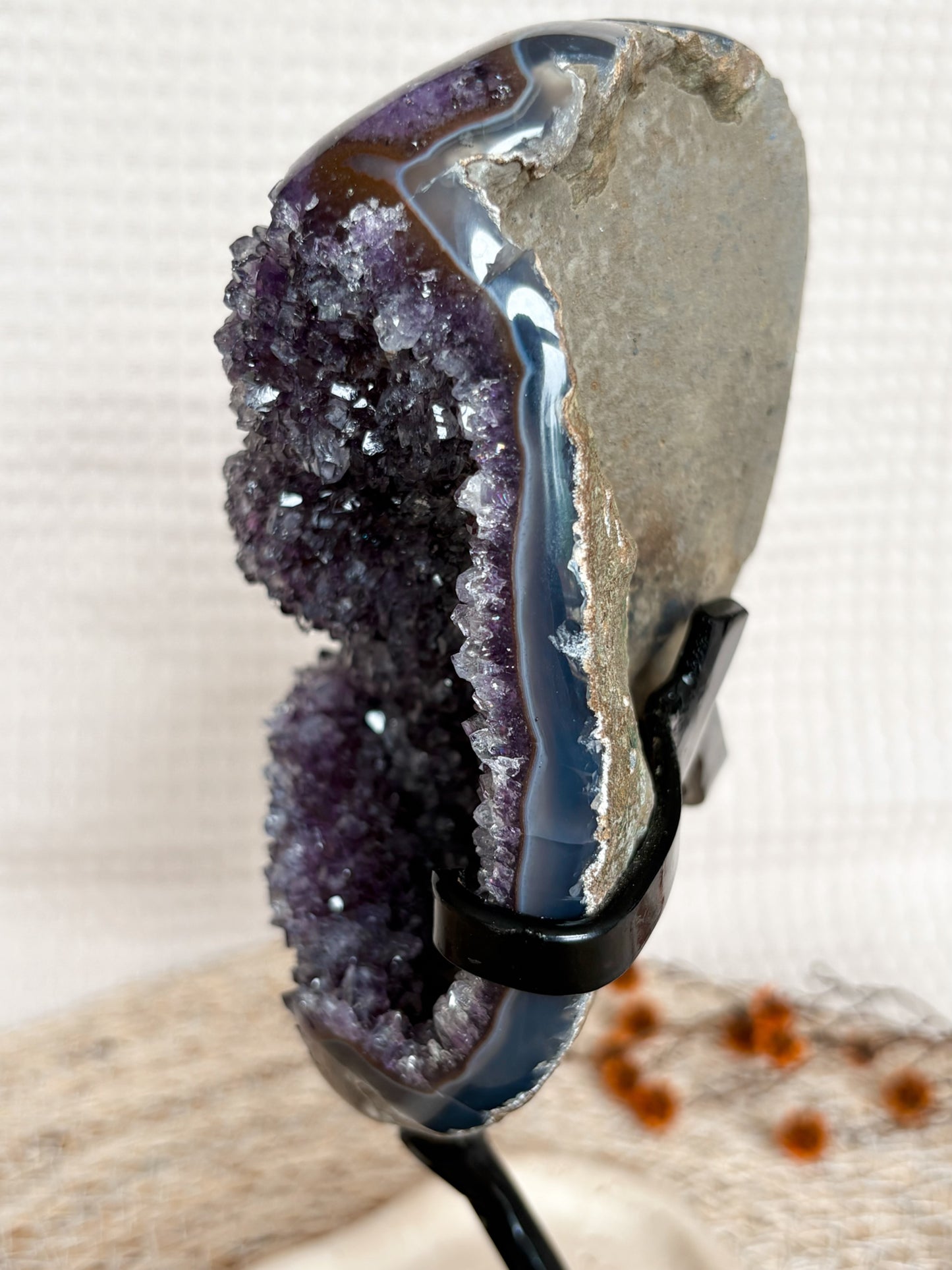 XL Amethyst mit Achat aus Uruguay auf Ständer