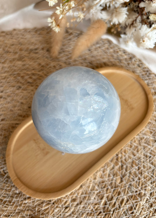 Blaue Calcit Kugel Nr. 2 - mit Regenbögen 🌈