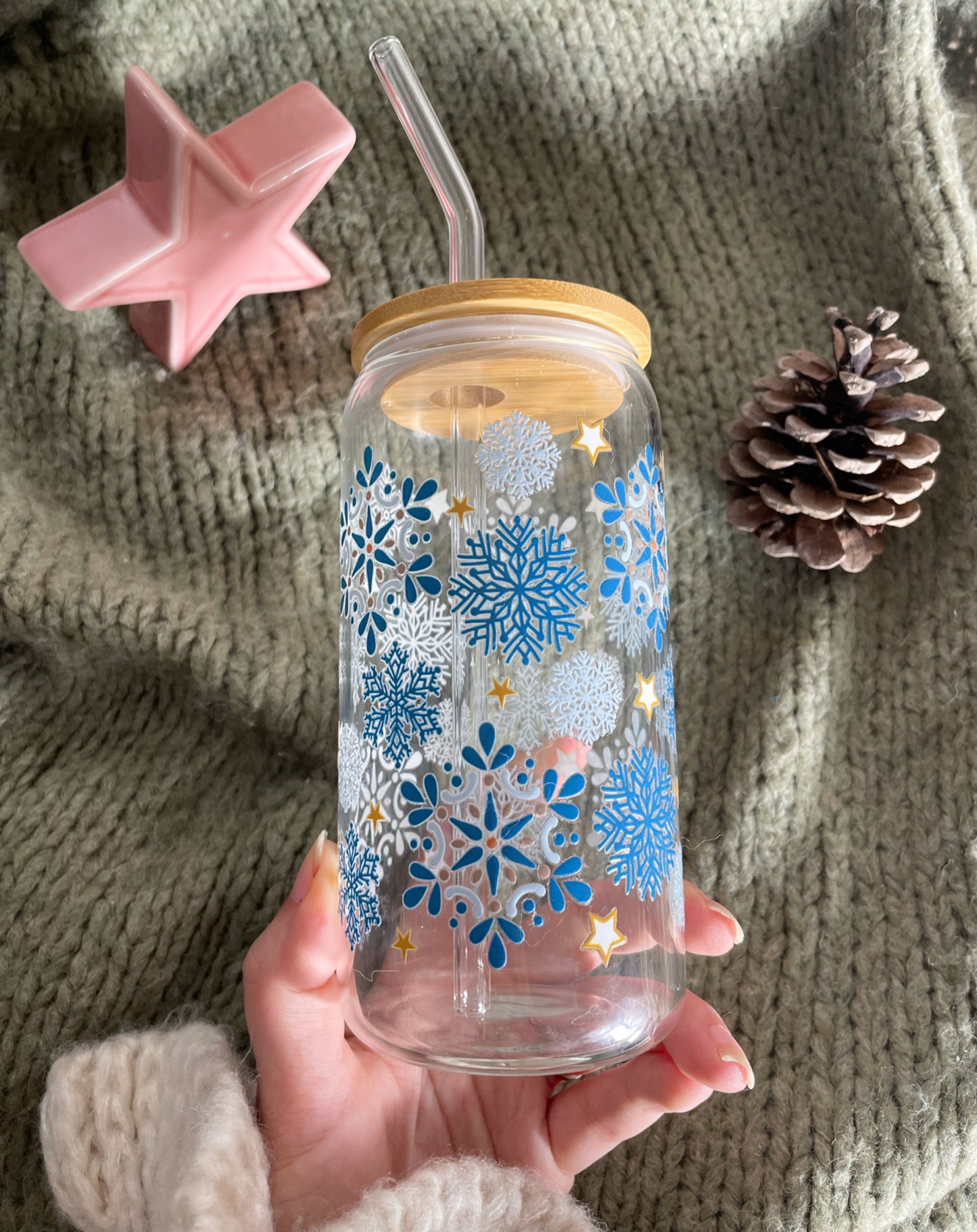 Glas mit Deckel und Strohhalm - Schneeflocke blau