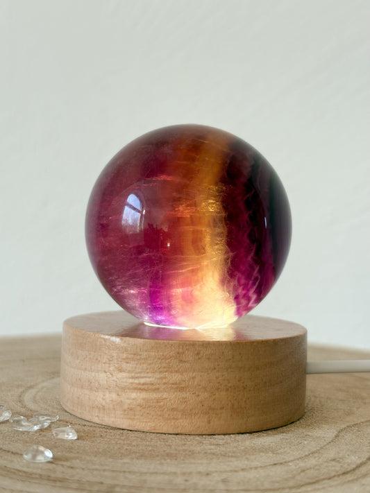Gelb-violette Fluorit Kugel, 51mm