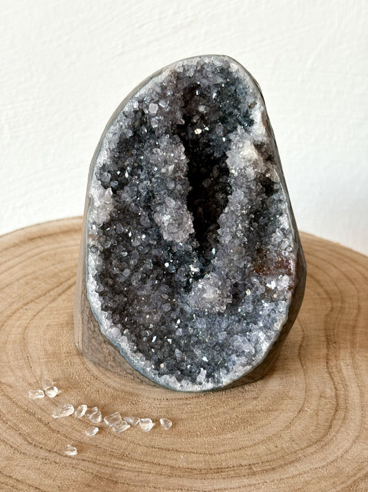 Schwarze Amethyst Freiform A75