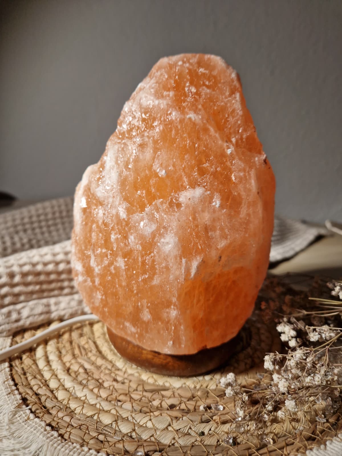 Salzkristall Lampe auf Holzsockel Nr. 3