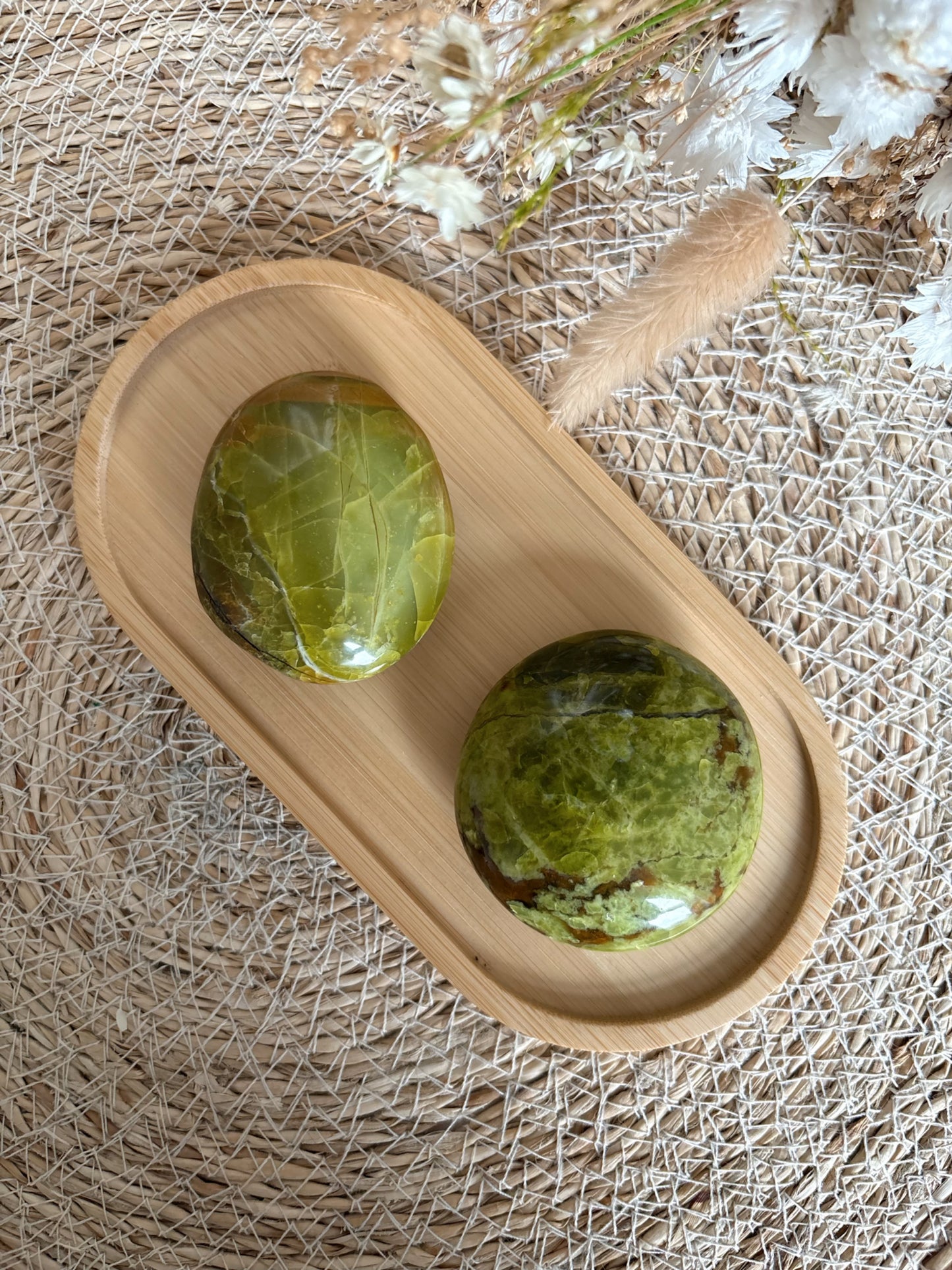 Grüne Opal Handsteine [G-H]