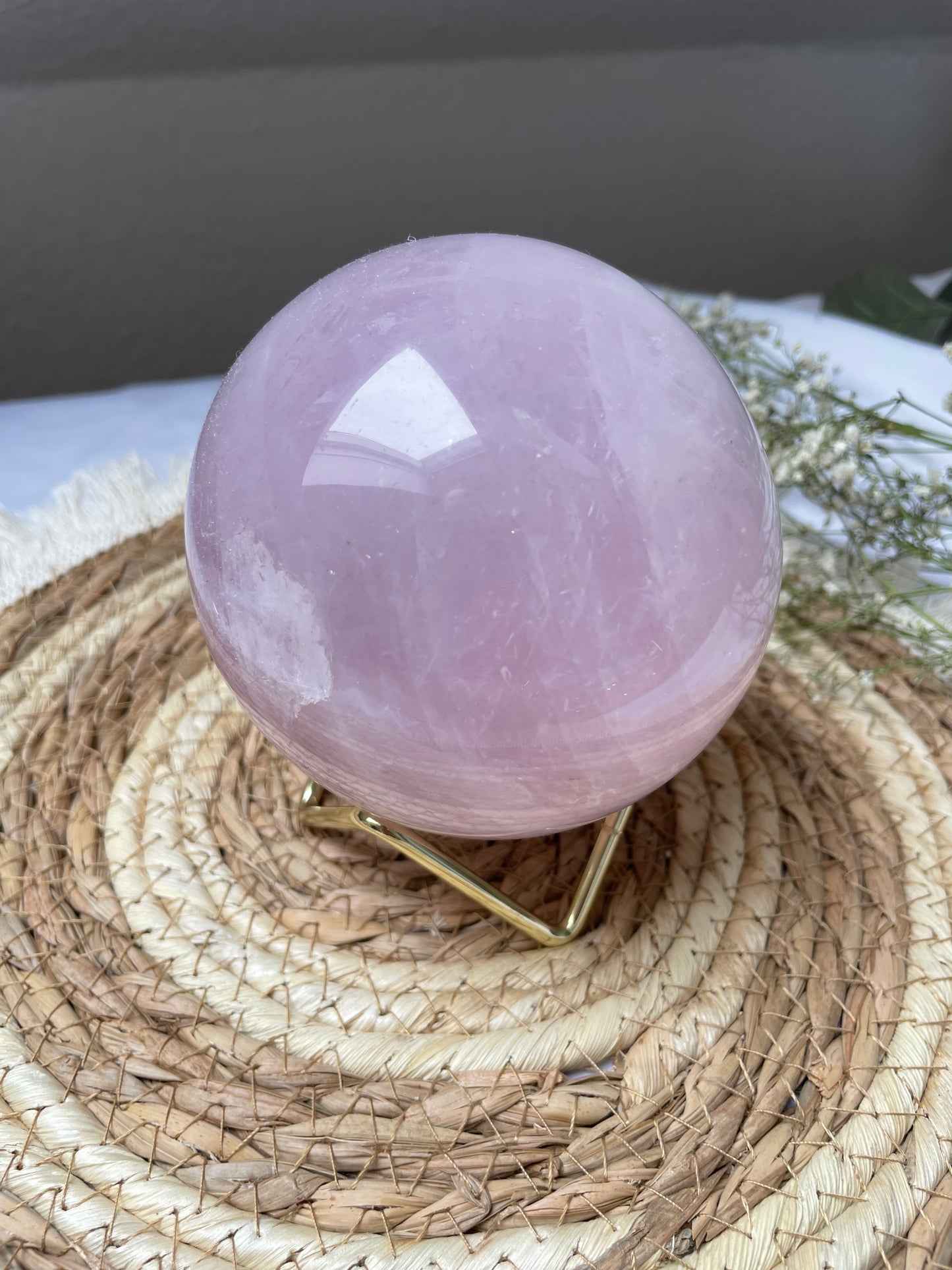 XL Violette Rosenquarz Kugel mit Stern