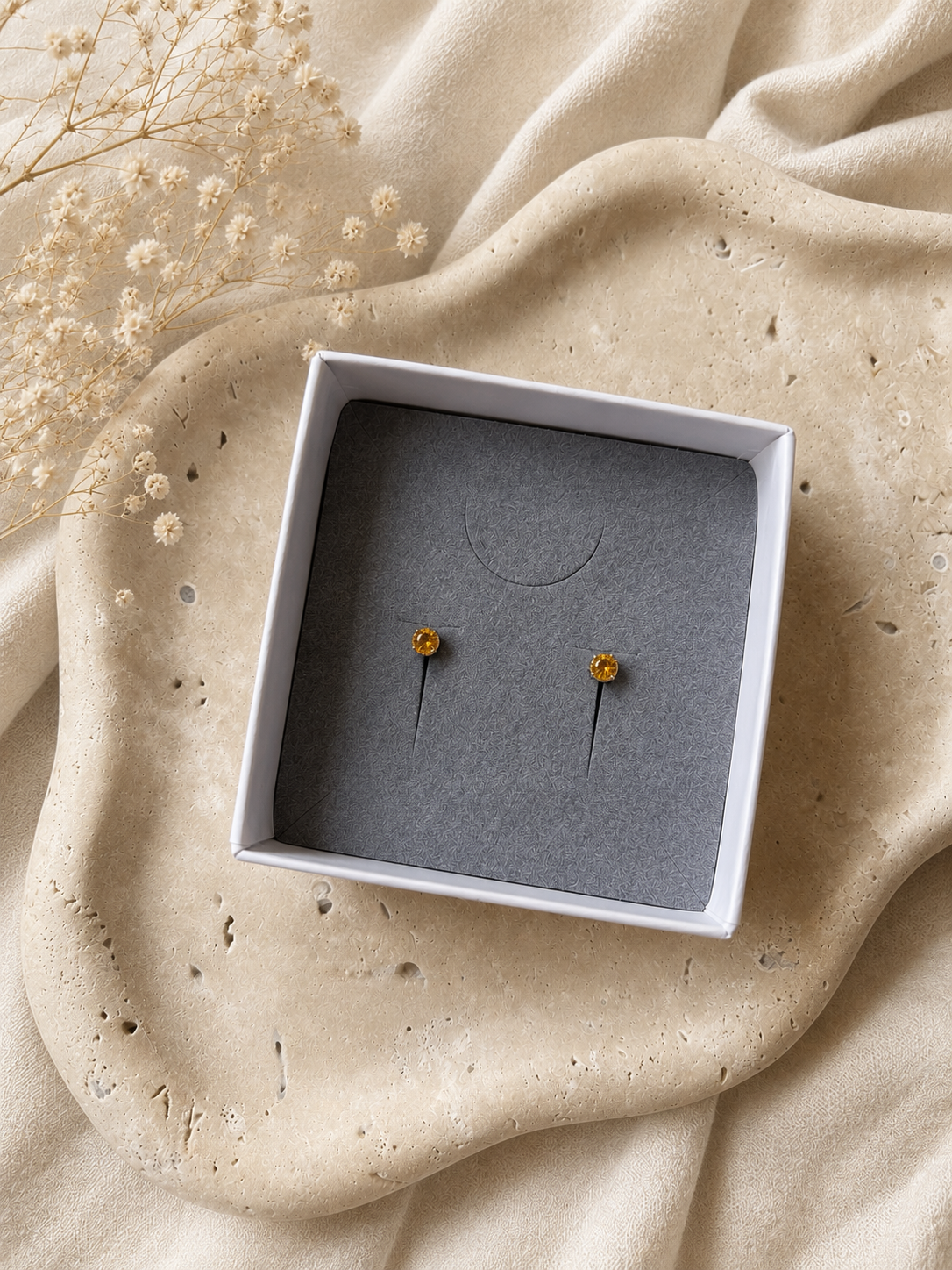 Citrin Ohrstecker „Tiny Spark“ - vergoldet
