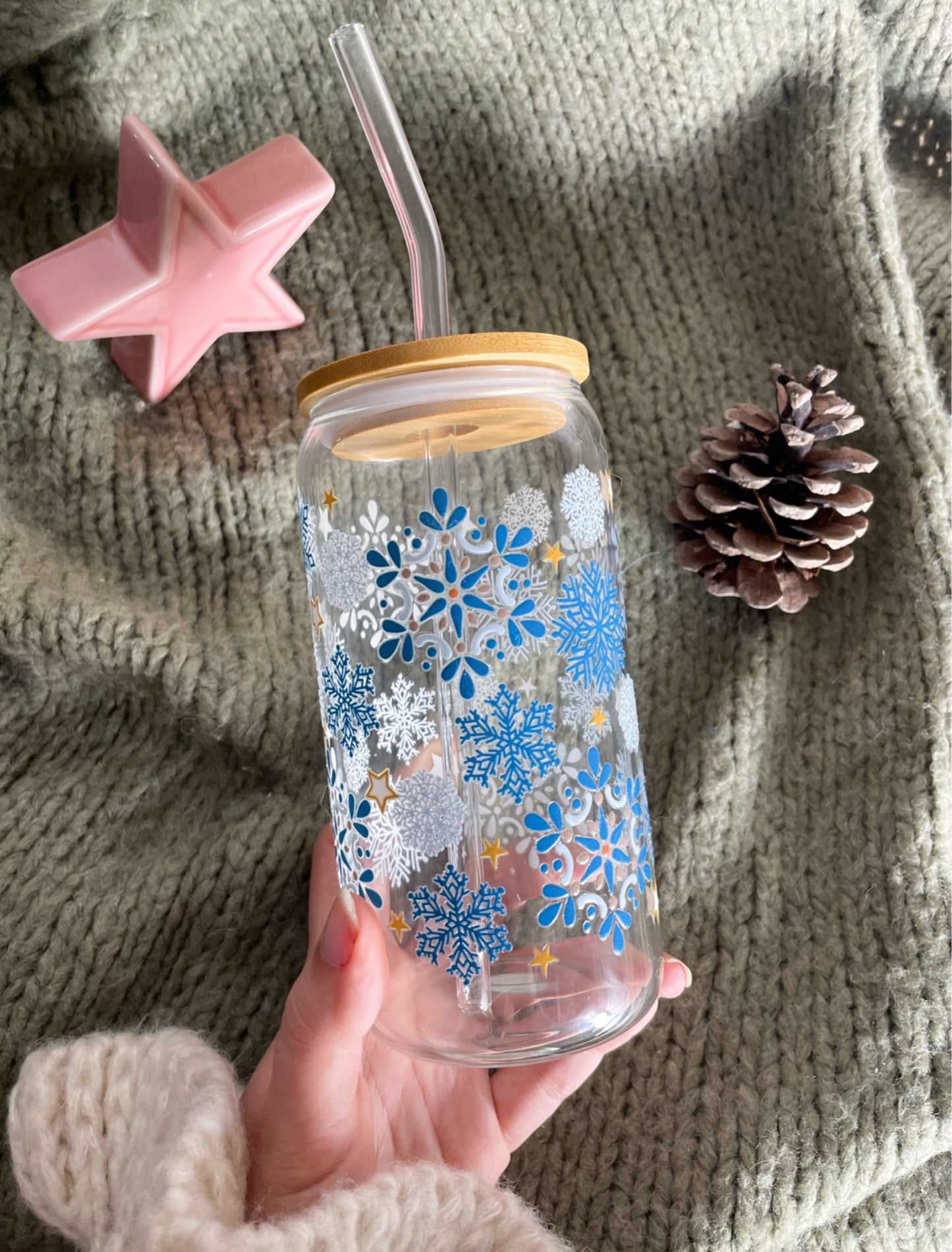 Glas mit Deckel und Strohhalm - Schneeflocke blau