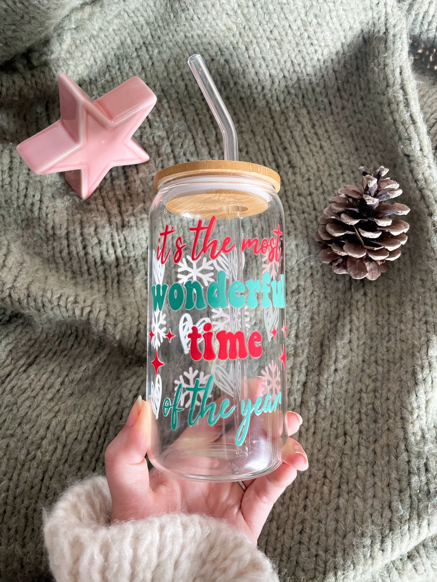 Glas mit Deckel und Strohhalm - It‘s the most wonderful time of the year 🌲