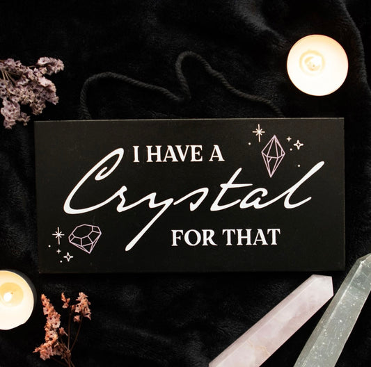 Schild „I have a crystal for that“