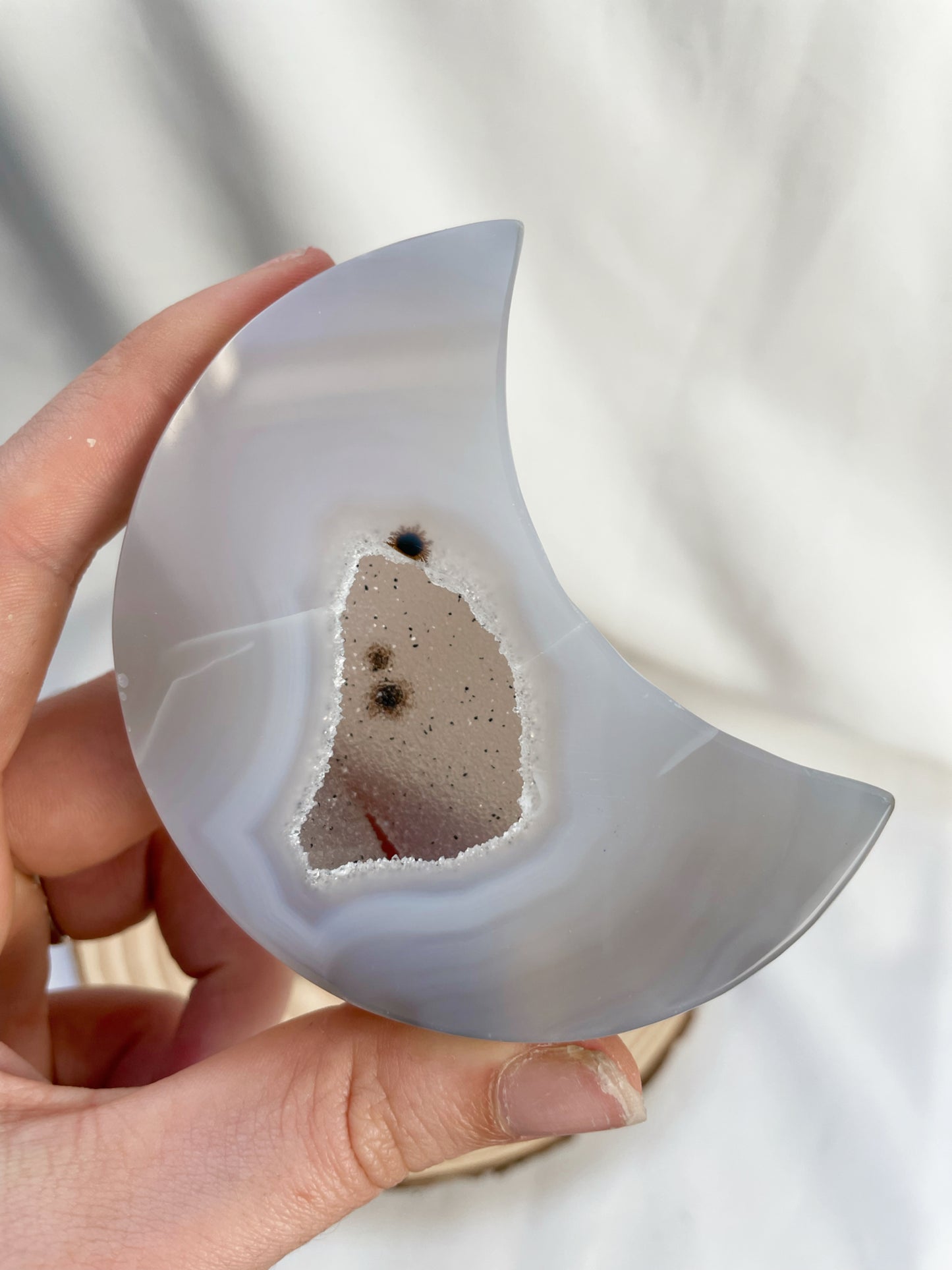 Druzy Achat Mond auf Ständer mit Hollandit Nr. 7