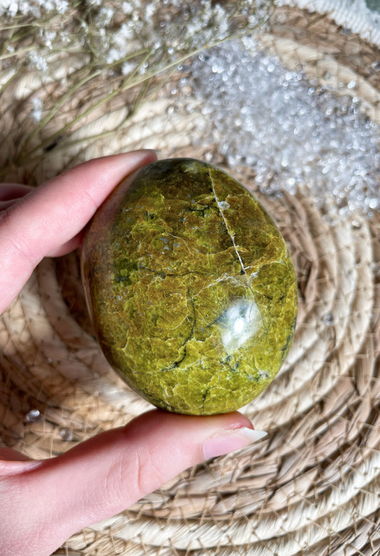 Grüner Opal Handstein