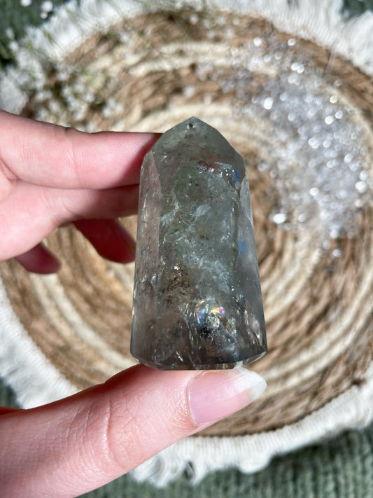 Prasiolith Spitze mit Regenbogen