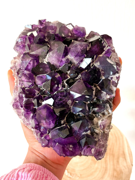 XL High Quality dunklellila Amethyst Cluster mit Calcit, 2,2kg