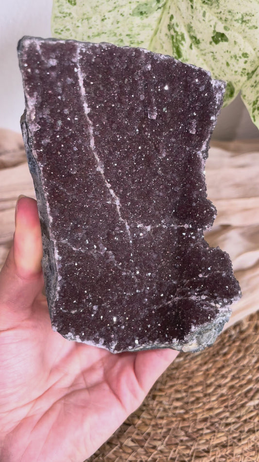 Rötliche Galaxy Amethyst Freiform